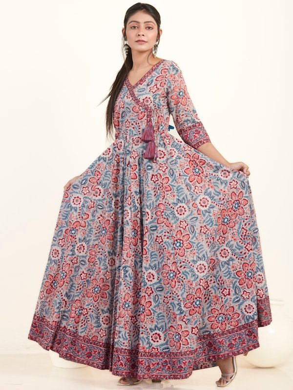 Myra Voguish Women Kurta Sets